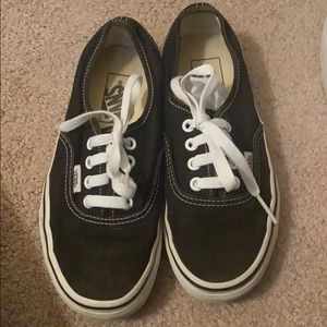 Vans men’s size 4, women’s size 5.5